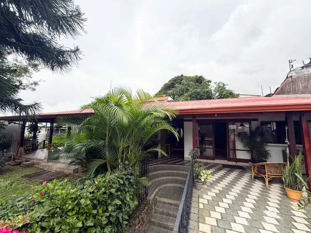Located in one of the most exclusive and high-value residential areas of western San José, San Rafael de Escazú offers a peaceful environment, cool mountain climate, and close ... — photo 3