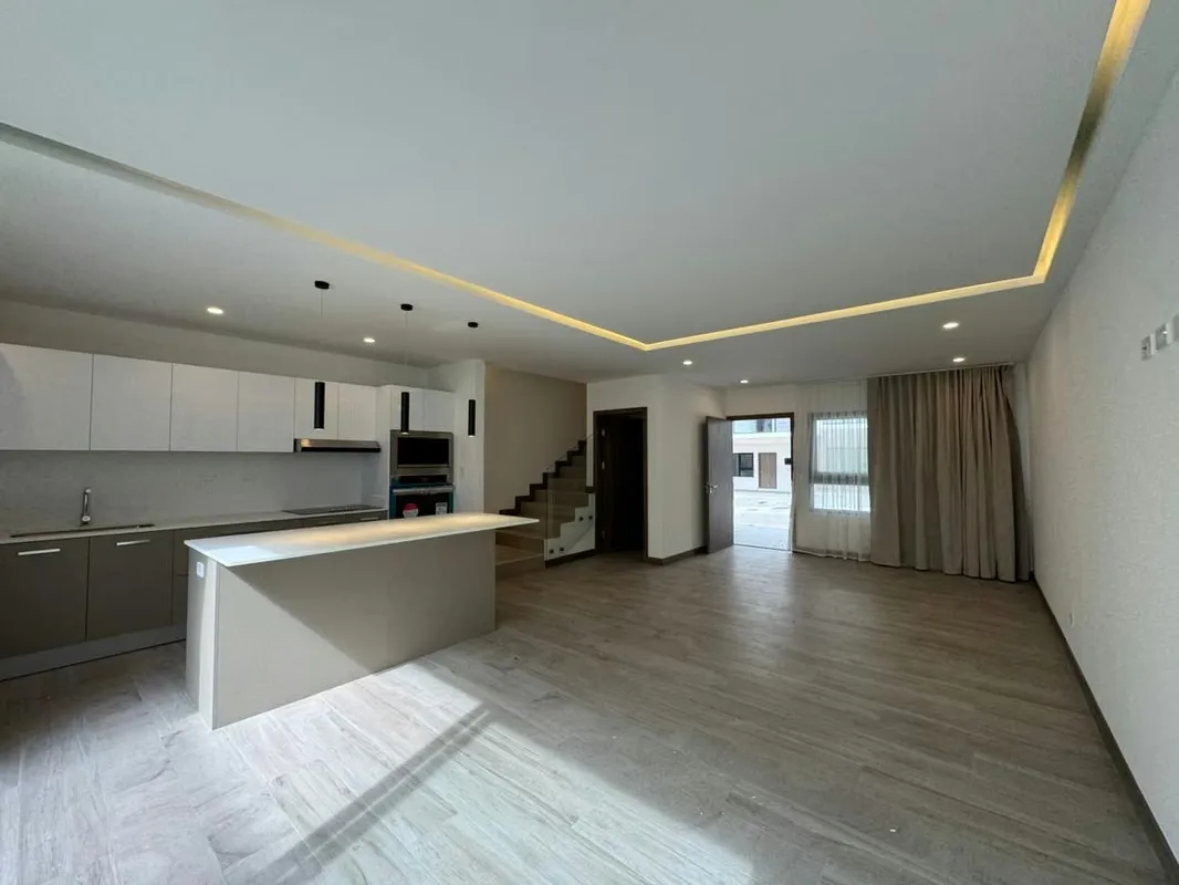 NEW HOUSE FOR RENT IN CONDOMINIUM, SANTA ANA*