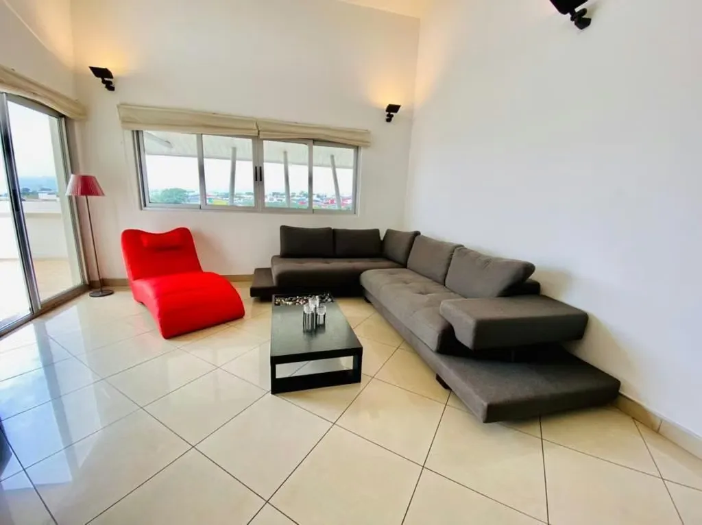 The Royal Suite in Los Laureles, Escazú, presents an elegant living experience within a luxurious vertical condominium. This residence features a master suite and a secondary bedroom, ...