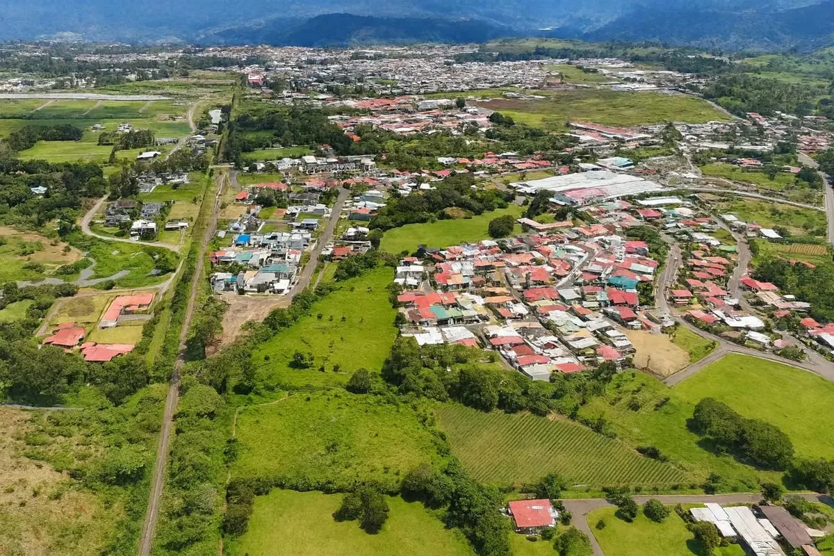 El ultimo lote disponible está ubicado en Residencial del Este en Llanos de ...