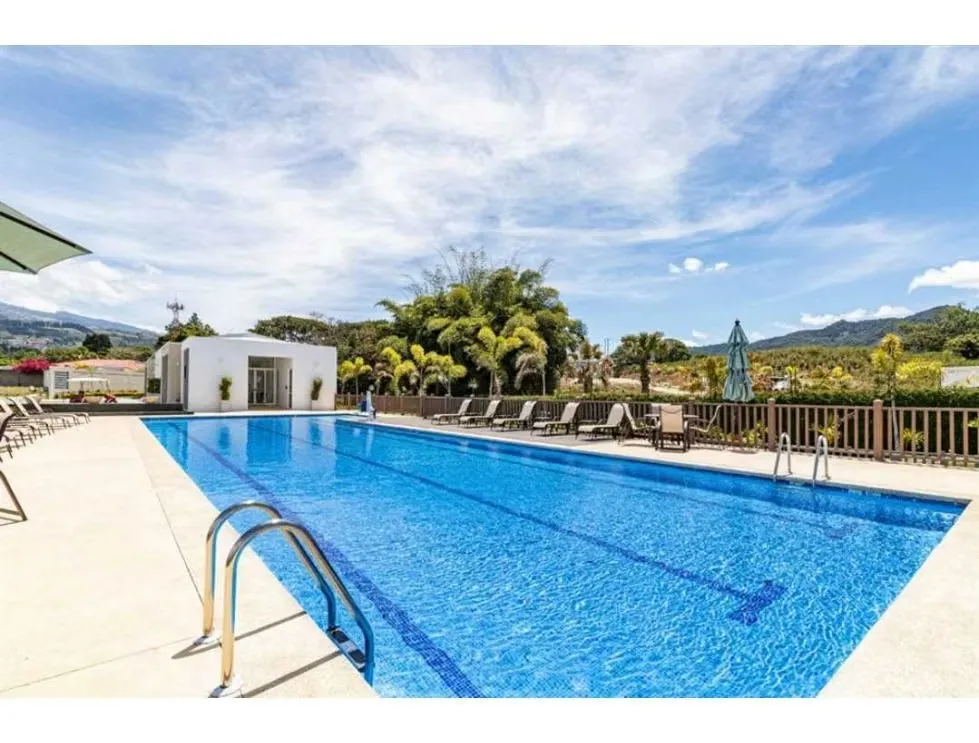 id #41070 Venta de Sofisticada casa nueva en Condominio