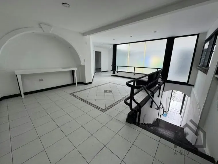 Local Spaces and offices Barrio Escalante ideal for coworkings or academies