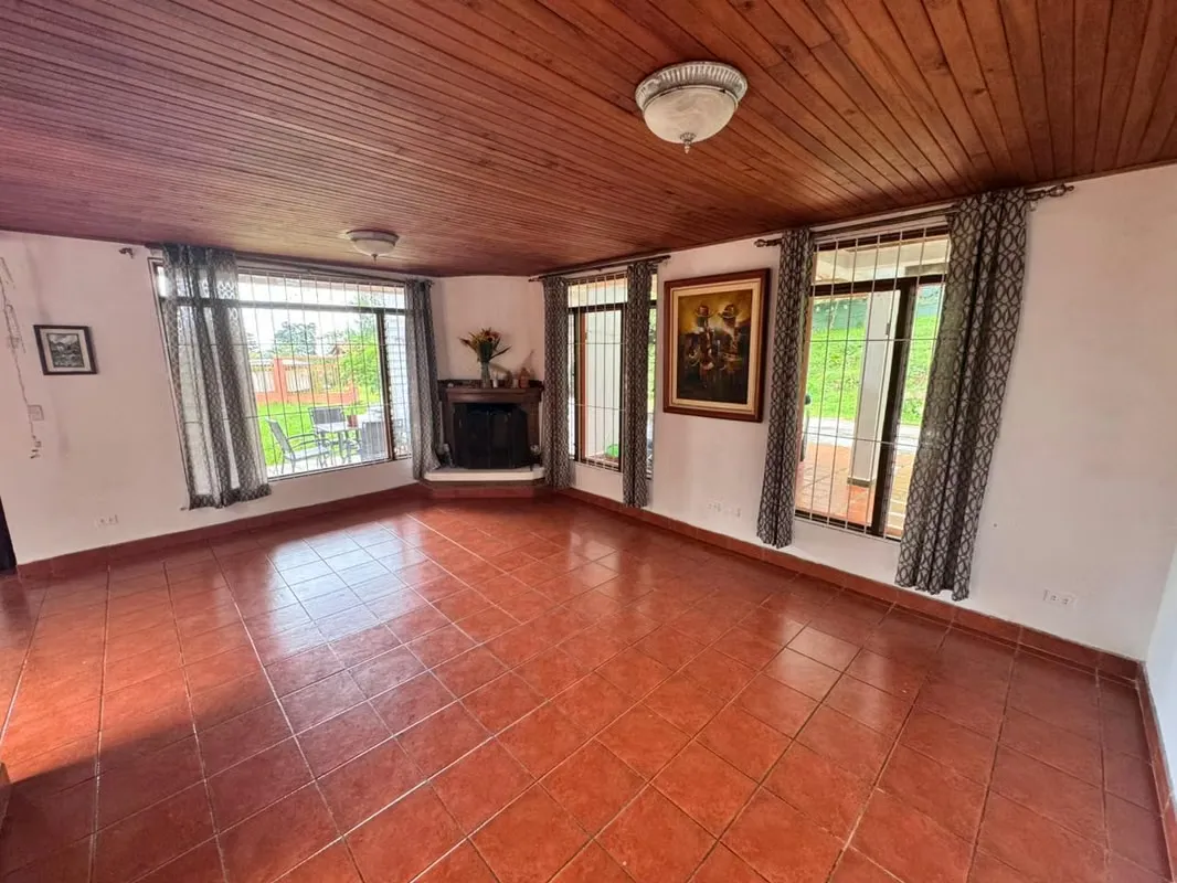 id 41034 Venta de casa con amplio terreno en San Ramón