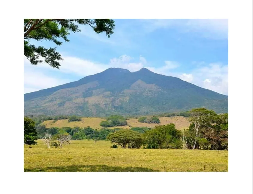Ofrecemos la oportunidad de 22 lotes a un precio de oportunidad en el hermoso sector de Aguas Claras, después de ...