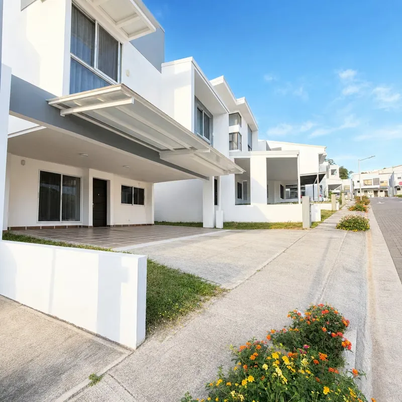 Venta de Casa en Condominio 221 | Guayabos - Curridabat