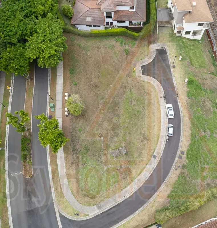 Descubre esta exclusiva oportunidad en el prestigioso condominio Hacienda El Gregal, ubicado en Curridabat, una de las zonas más cotizadas del país. Su excelente ubicación te permite ...