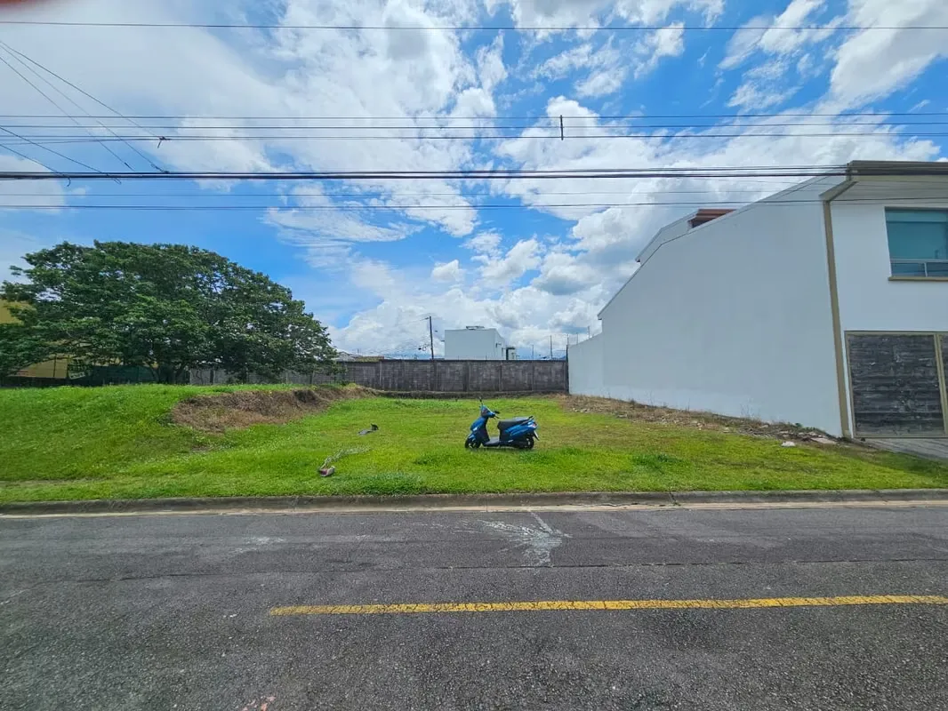 The best lot in Residencial Altos del Horizonte has already been put up for sale. It has a nice 16m frontage ...