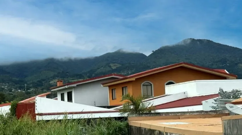 House for Sale – Spacious Garden and Panoramic View — photo 2