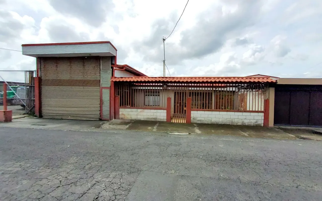 Casa de una planta 4 habitaciones, amplio terreno - Taras, San Nicolas Cartago