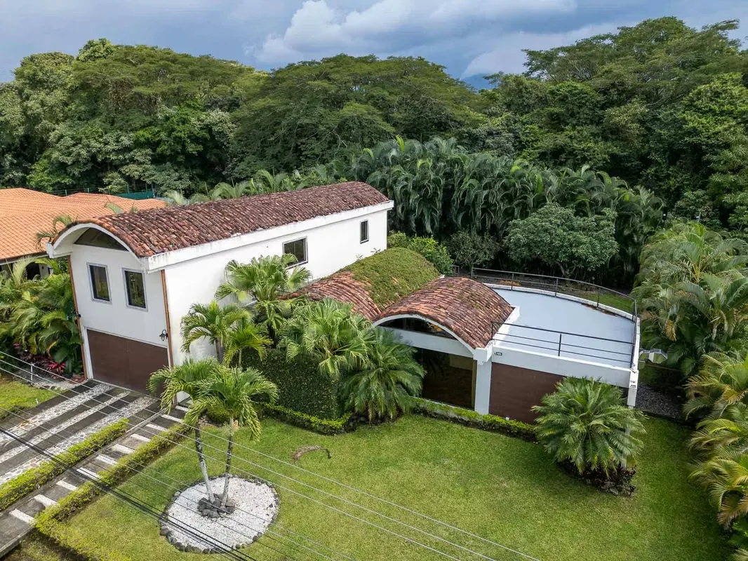 HOUSE FOR SALE OR RENT IN HACIENDA LOS REYES – LA GUÁCIMA*