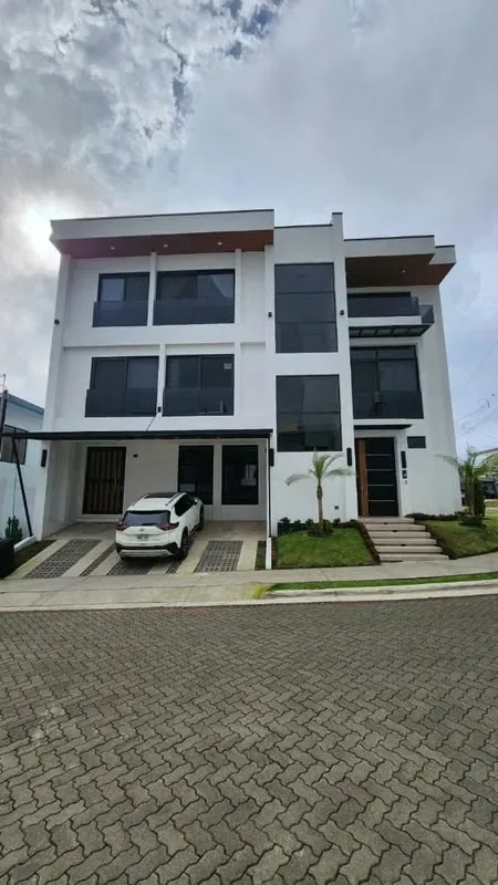 Concepción de Tres Ríos. 319 m2 construcción. 162lote