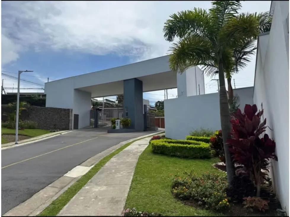 VENTA DE CASA, CONDOMINIO 305 MORAVIA, 4010 (GC)