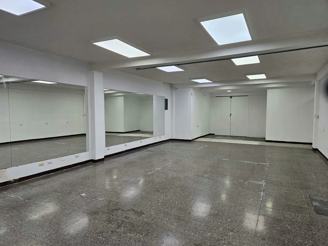 Edificio con bodega en el corazón de San José