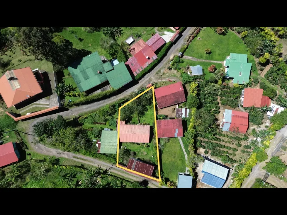 Casa con potencial de ampliación y vistas panorámicas