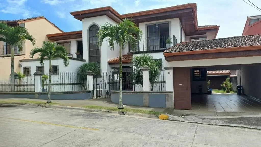 Esta hermosa propiedad Ubicada en uno de los mejores residenciales y ubicación en Heredia San Pablo ,Residencial La Amada es una oportunidad única para vivir en un lugar tranquilo ...