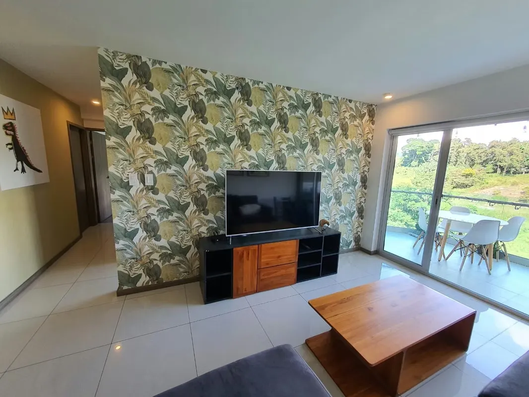 Precioso apartamento amueblado y equipado en Condominio Paradisus, Rohrmoser/ Vista al río