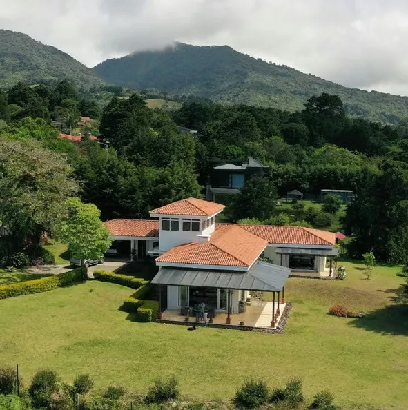 Se vende casa de montaña. San Rafael de Heredia