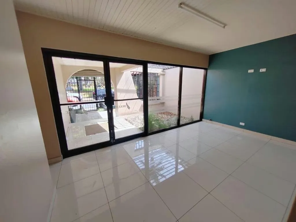 The perfect location for your business! This beautiful Oficentro is located in front of the charming Park Eloy Alfaro, known as: Parque Palmares, a few steps from the Courts of Justice, ...