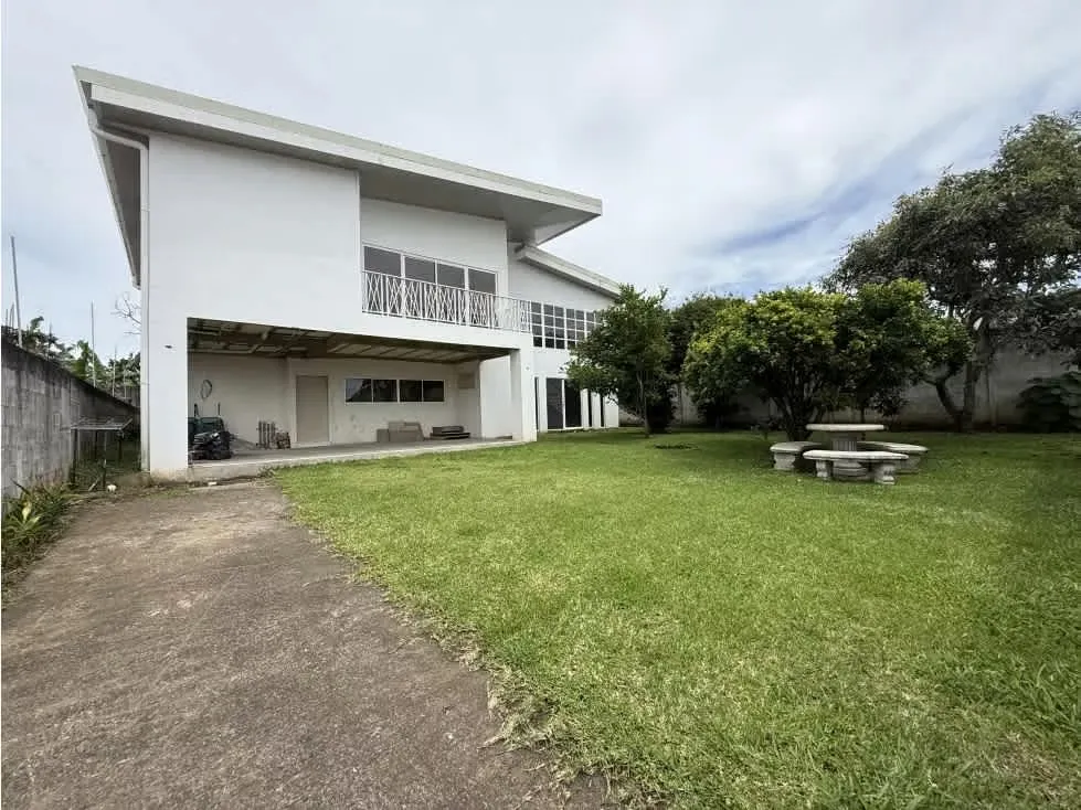 VENTA DE PROPIEDAD, 2 CASAS, SAN MIGUEL, SANTO DOMINGO 41041 (IH)