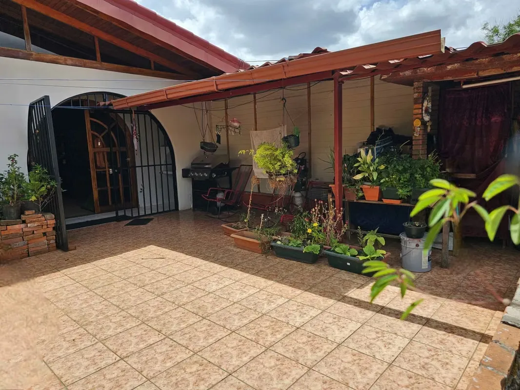 MA Asesoría vende propiedad ubicada en el corazón de Escazú a tan solo 200 metros de distancia de la Iglesia de San Rafael Arcángel.
