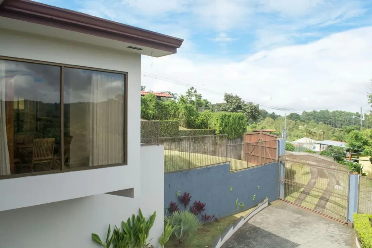 Property with an excellent location in a quiet and safe area of Palmares. Construction of 250 m² on a plot of 829 m², ideal for those looking for comfort, privacy and contact with ... — photo 5