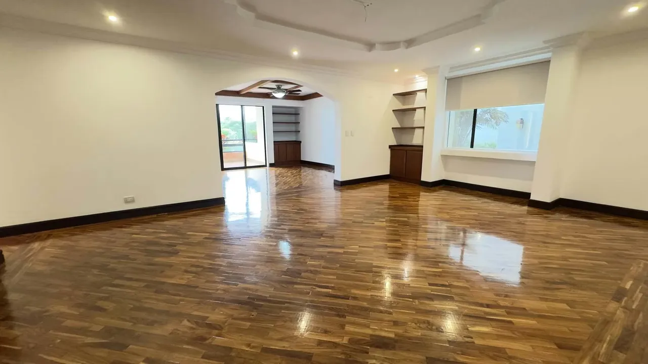 Alquiler apto en Condominio Jardines de Santo Tomás, Santo Domingo.(FE)