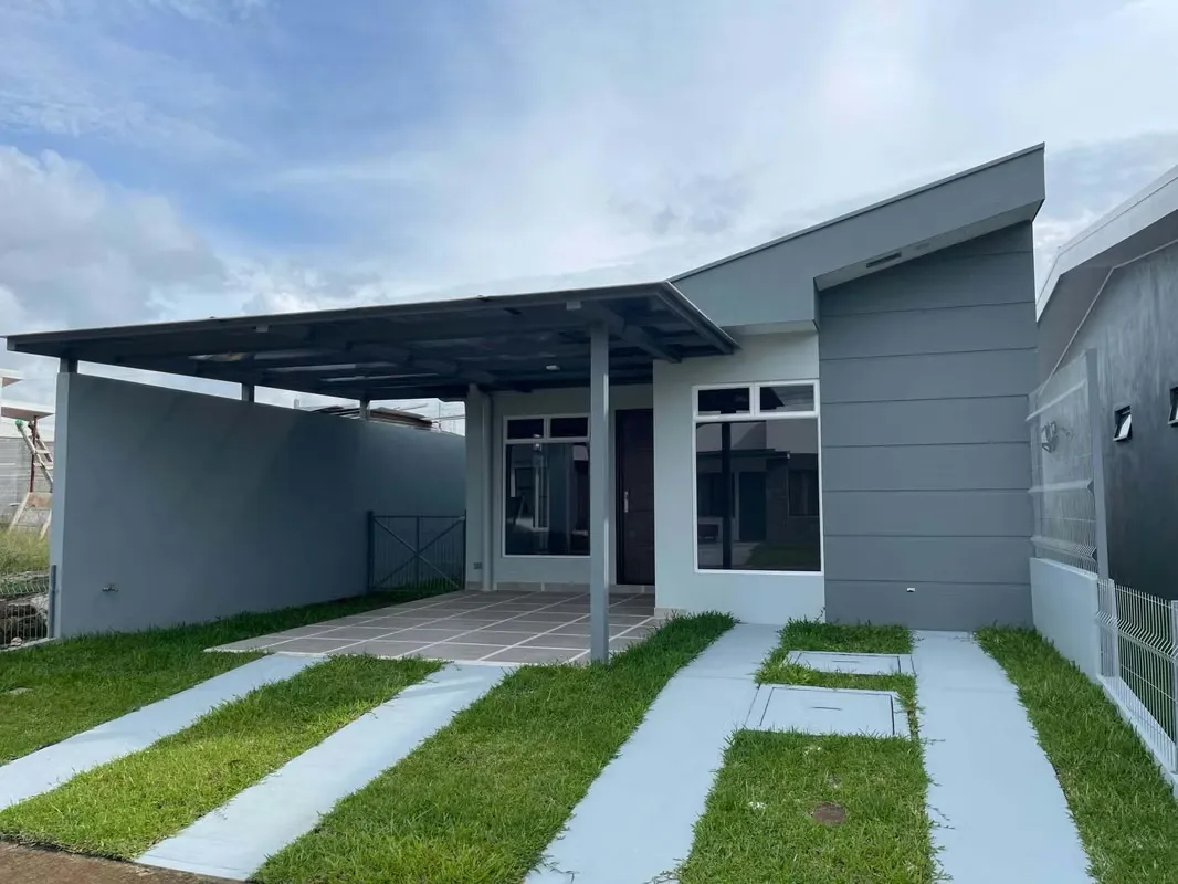 VENTA HERMOSA Y AMPLIA CASA EN EL COYOL DE ALAJUELA. RESIDENCIAL SEGURO.