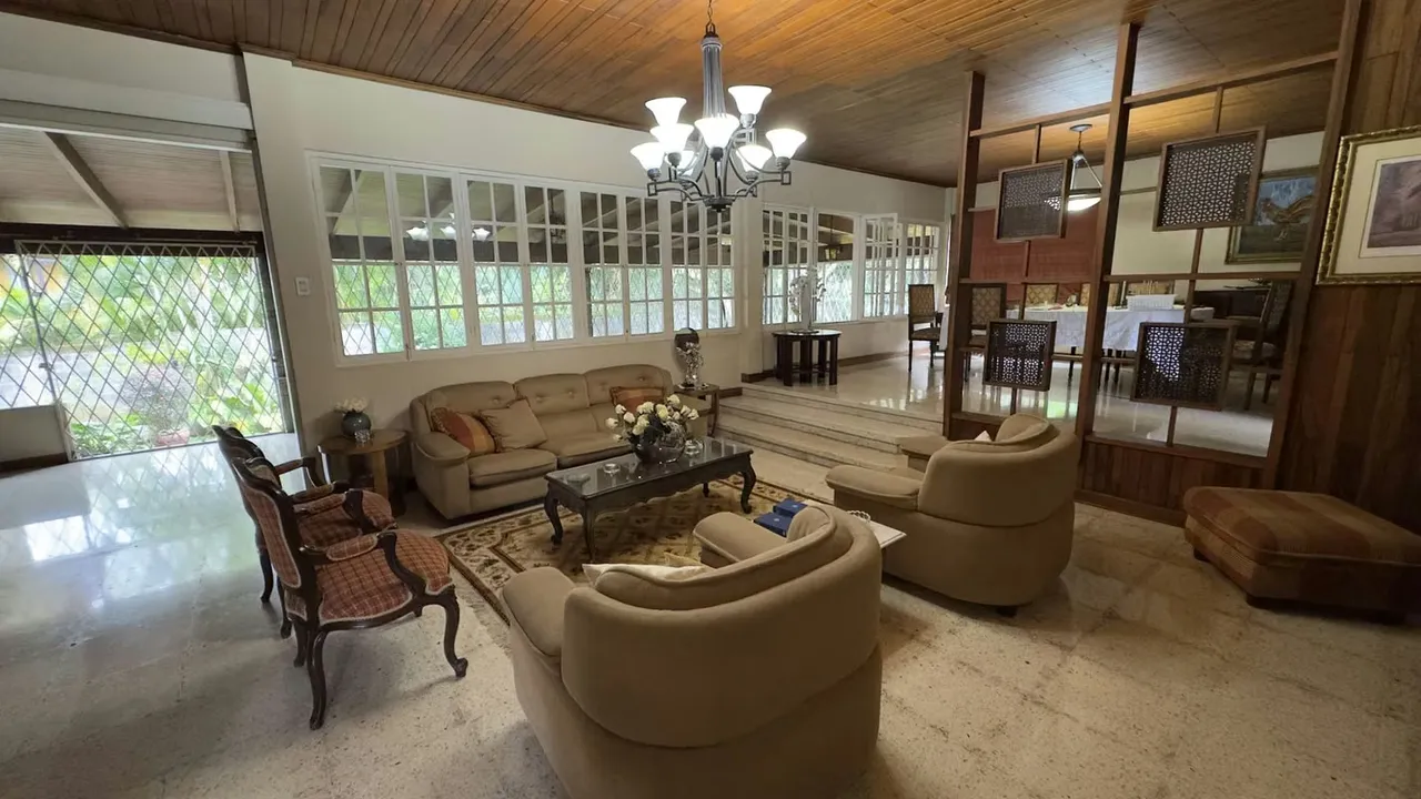 Venta de lujosa casa con excelente ubicación, Escazú. (FE)