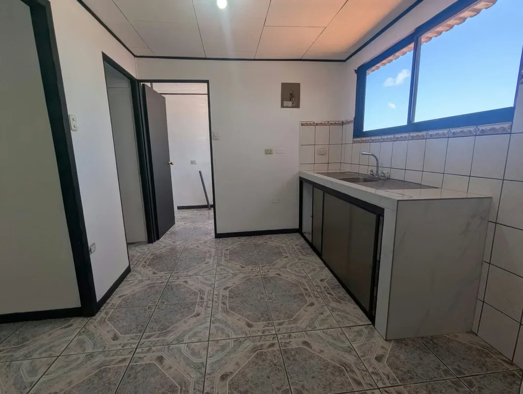 Building for Sale with 5 Apartments in Zetillal, Goicoechea, photo 2
