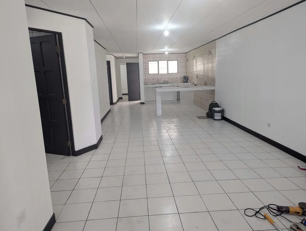 Building for Sale with 5 Apartments in Zetillal, Goicoechea, photo 3
