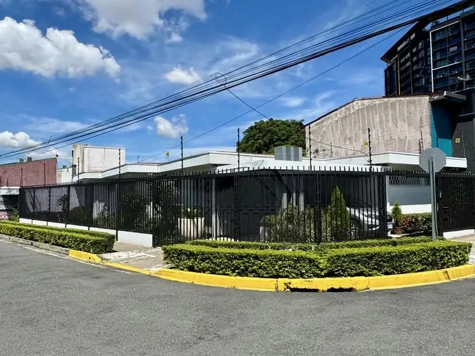 Corner Property for Sale in Barrio Escalante – Ideal for Restaurant or Commercial Use