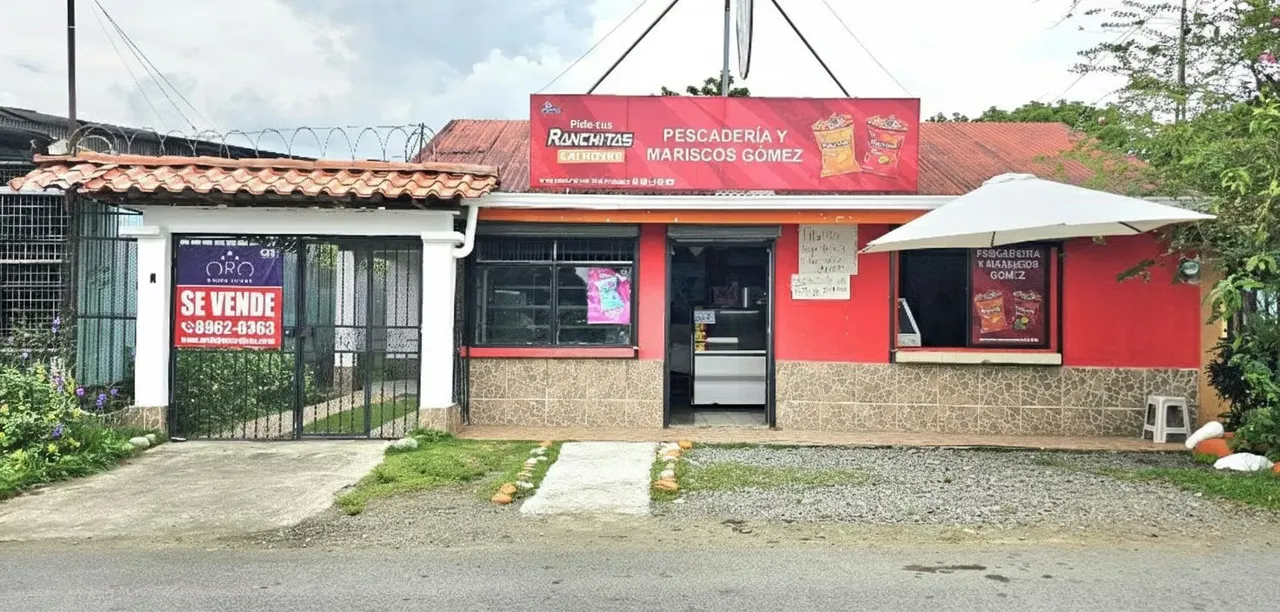 House for sale in Limon + Commercial space