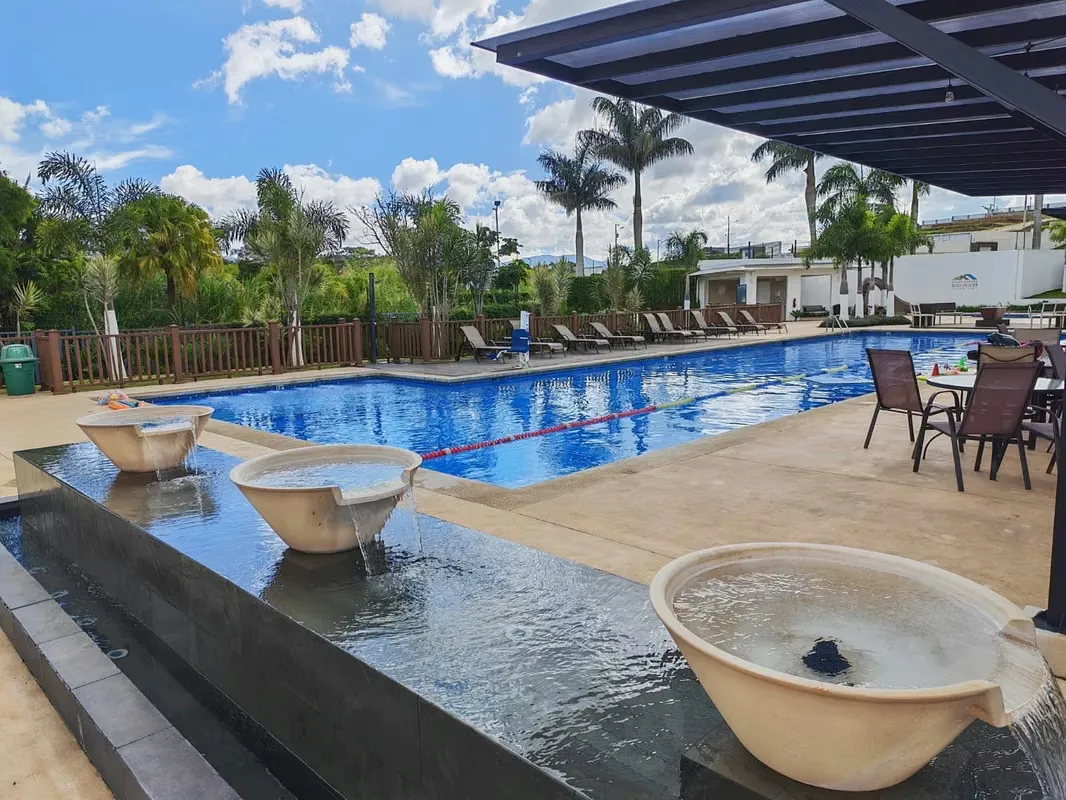 ¡Imagina vivir en un paraíso tropical en el corazón de Tres Ríos! Este espectacular lote en condominio tipo resort ofrece la libertad de ...