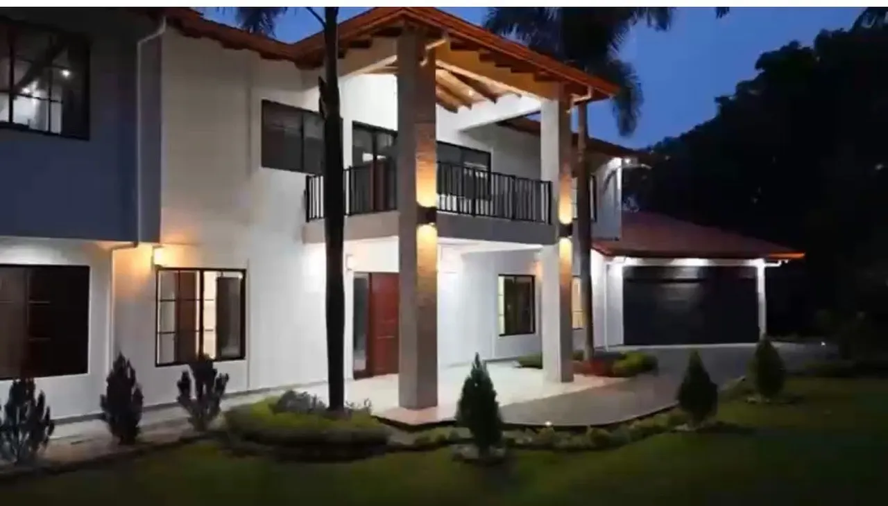 Casa Los Guanacastes – Luxury Property in Atenas, Costa Rica