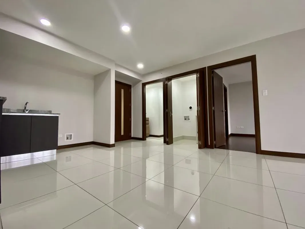 Apartamento en venta en Azenza primera torre $140,000 1 dorm en tercer piso
