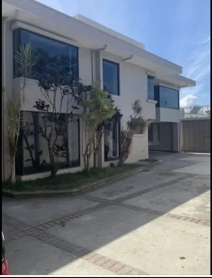 Semi-detached house for rent. Rohrmoser