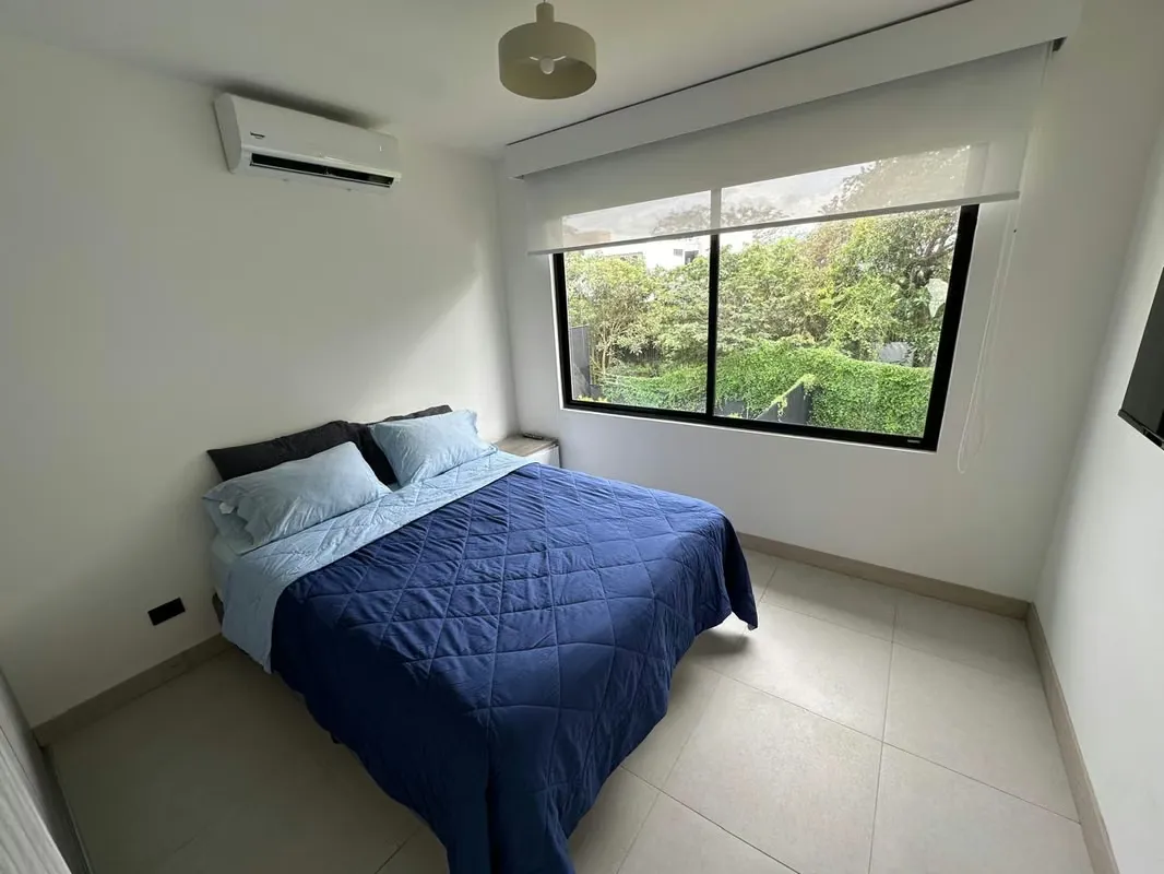 Viva en una de las zonas más exclusivas, seguras y convenientes del oeste de San José. Esta hermosa casa en ... — photo 3