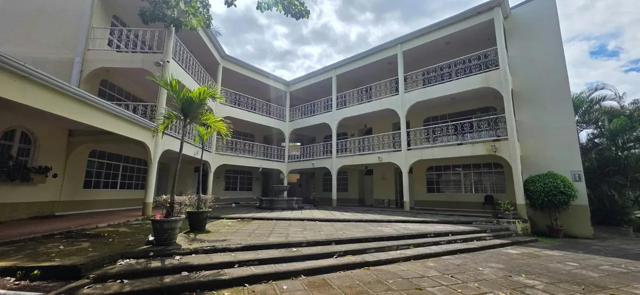 Property with School Infrastructure in Santa Ana. This property is designed for large-scale projects. Expansive Land: 3,246 m², providing ample space for parking, green areas, and ...