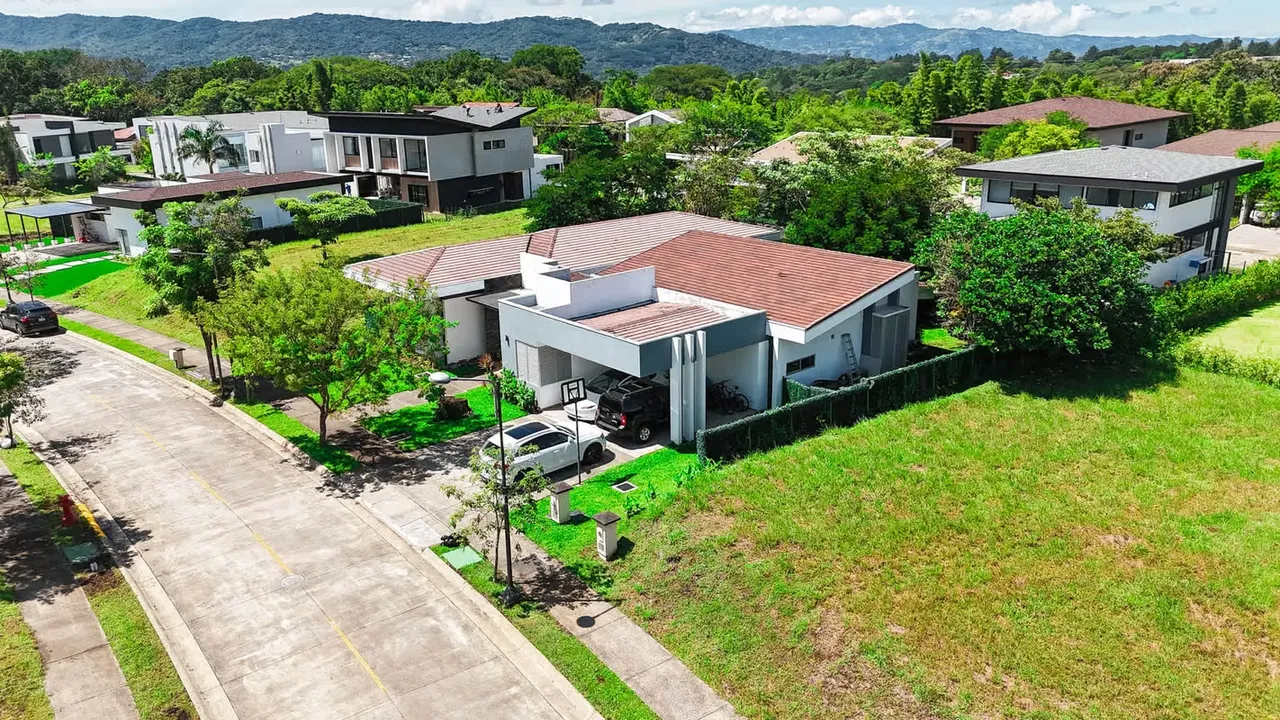 Furnished House for Sale – Hacienda Espinal