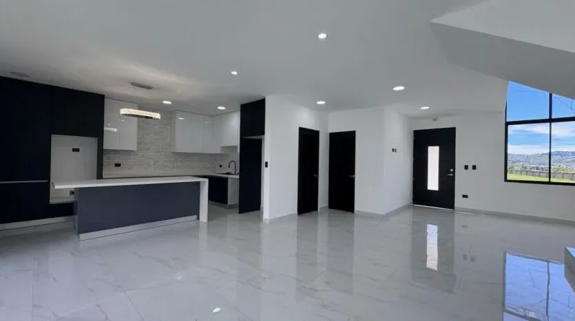 Beautiful brand-new house for immediate delivery in the Aqua condominium, extraordinarily located on a 161-meter lot. The condominium features 24/7 security and easy access ...