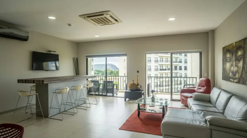 This beautiful condo offer partial ocean views from each bedroom and the balcony area and have a nice pool view, and is located on the 7th floor the pool, has an ...