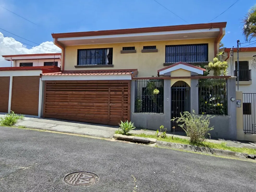 Propiedad con Casa y Oficina en Rohrmoser, San José