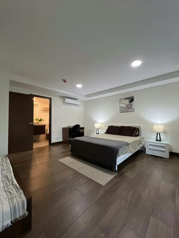 SE RENTA hermoso y amplio apartamento de 1 habitación en Torres de Heredia, full amoblado tal como se ve en las fotos.