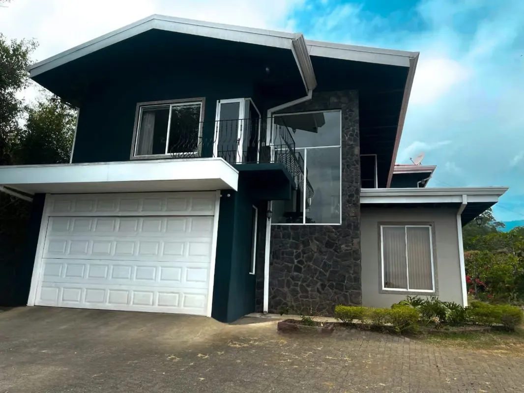 Impresionante casa moderna de 3 dormitorios