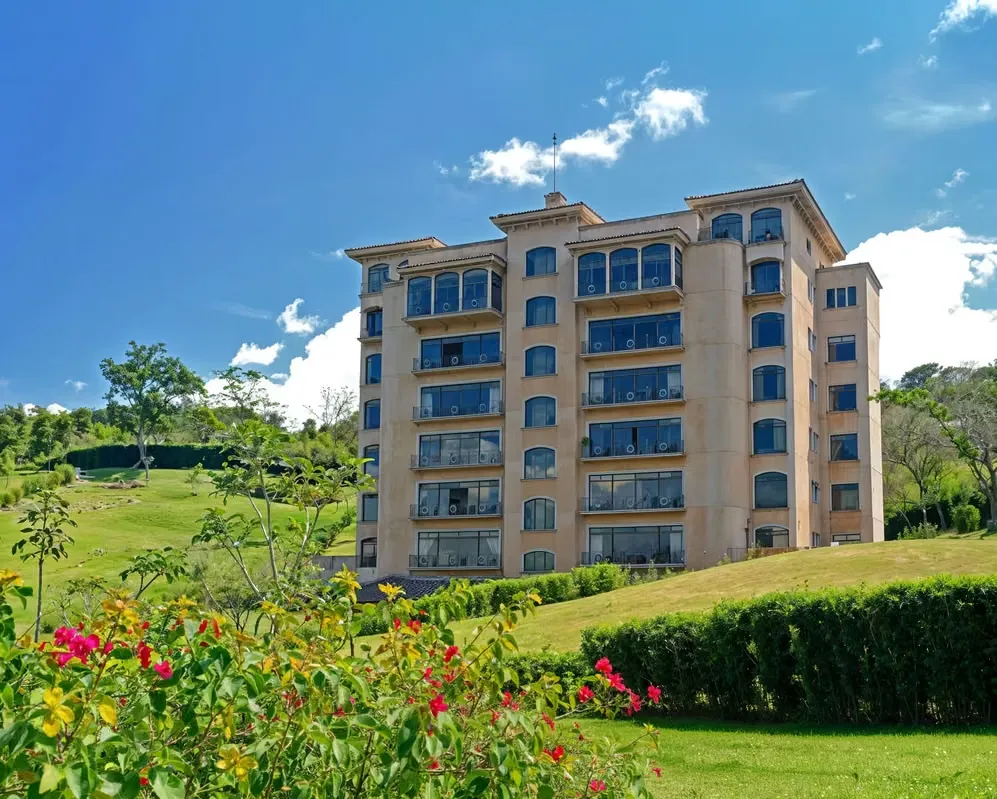 For sale or rent: a stunning 300 m² apartment located in the exclusive Villa