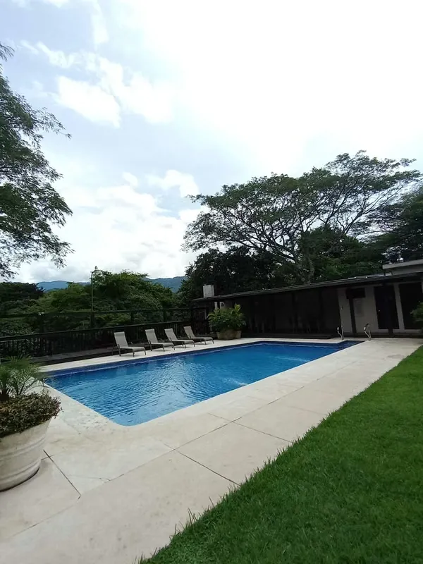 HOUSE FOR RENT IN LINDORA, SANTA ANA