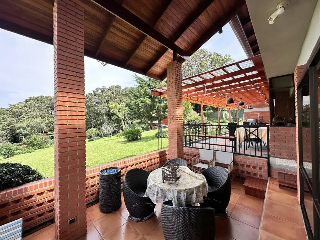 Quinta de lujo en venta en El Tirol, San Rafael,Heredia ¡Naturaleza, confort y elegancia! con casa de huéspedes.