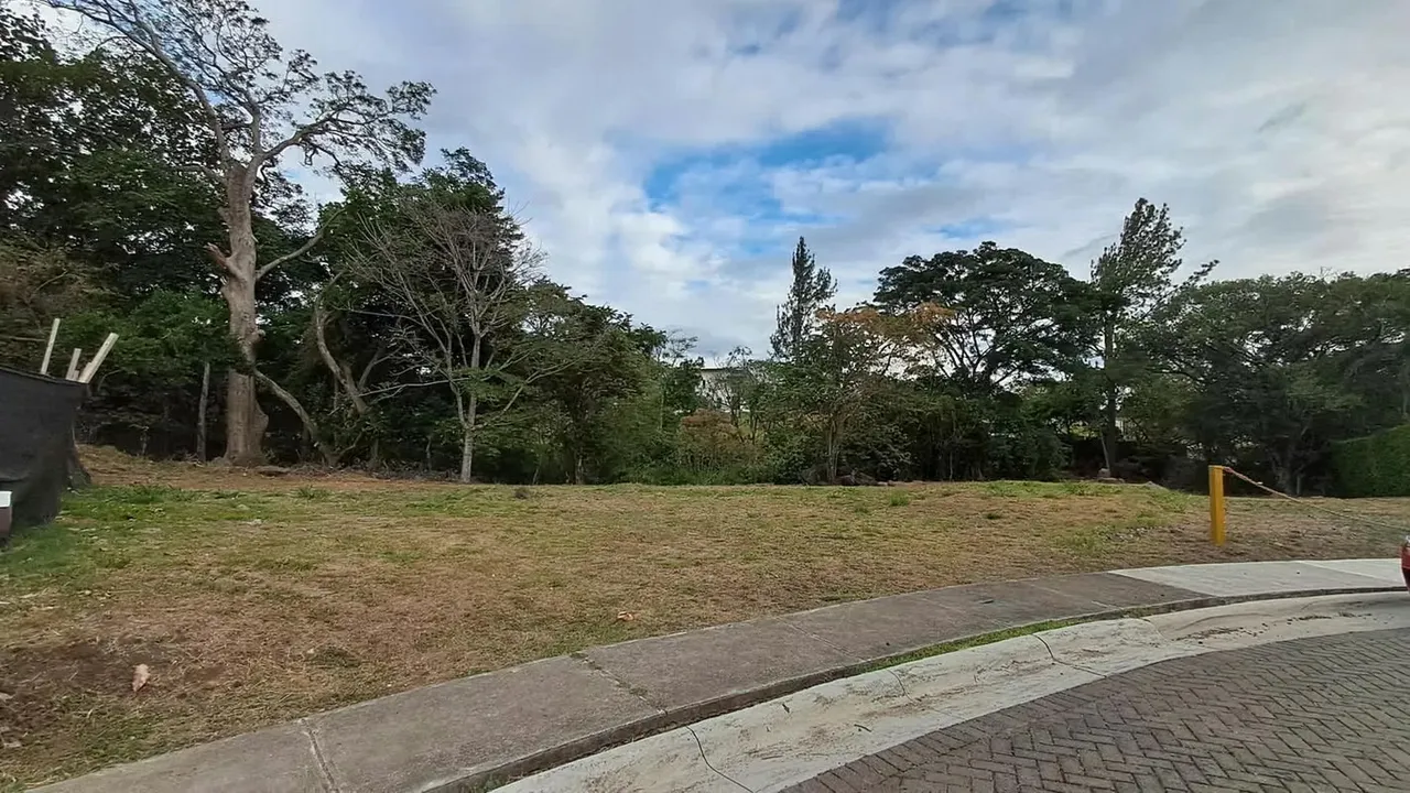 Venta de lote de 1026 m2 en Condominio Espavel La Guácima Alajuela
