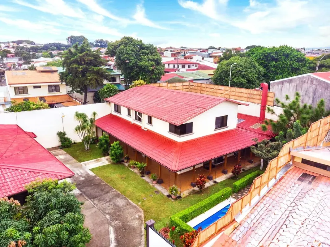 Venta de casa en Mercedes Heredia