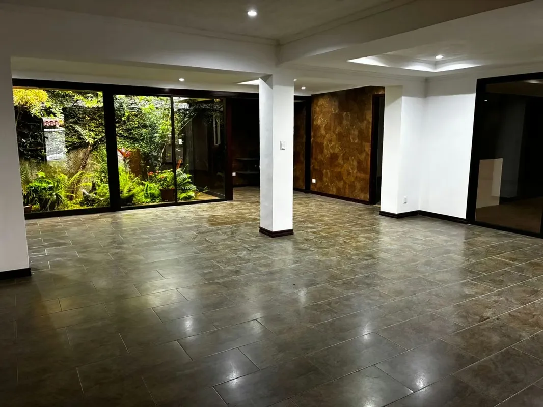 Spacious Property for Sale in Lomas de Ayarco Sur 5894